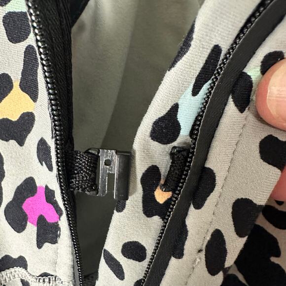 Torrid women’s sports bra animal print zip front colorful athletic plus size ￼ - Picture 5 of 10